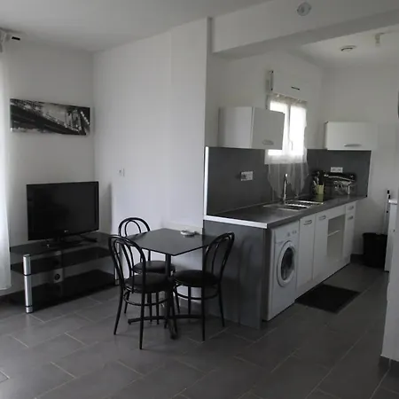 Ferienhaus Modern House, Bright And Quiet Assured *