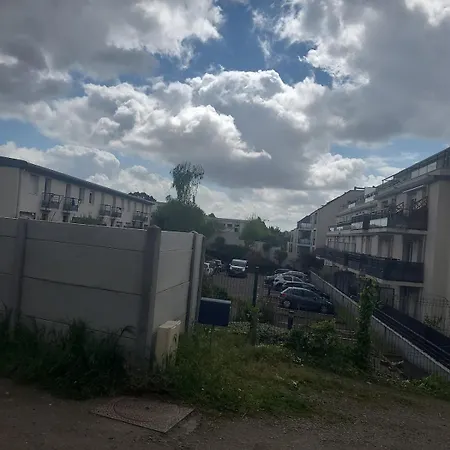 Modern House, Bright And Quiet Assured Holiday home *