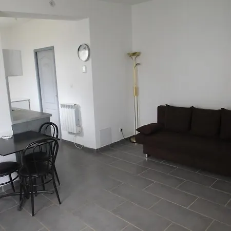 Vakantiehuis Modern House, Bright And Quiet Assured *