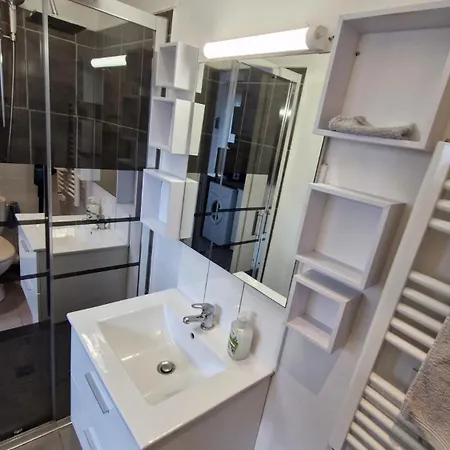 Σπίτι διακοπών Modern House, Bright And Quiet Assured