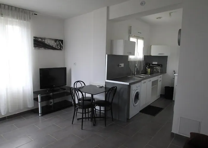 Ferienhaus Modern House, Bright And Quiet Assured *